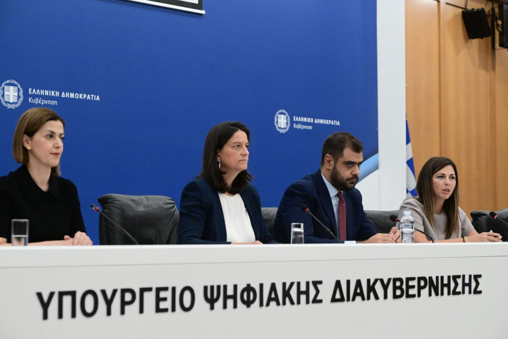 Μέτρα στήριξης της οικογένειας: εφ' όρου ζωής η ιδιότητα του τρίτεκνου - Αύξηση επιδομάτων και ενισχυμένο δίχτυ προστασίας