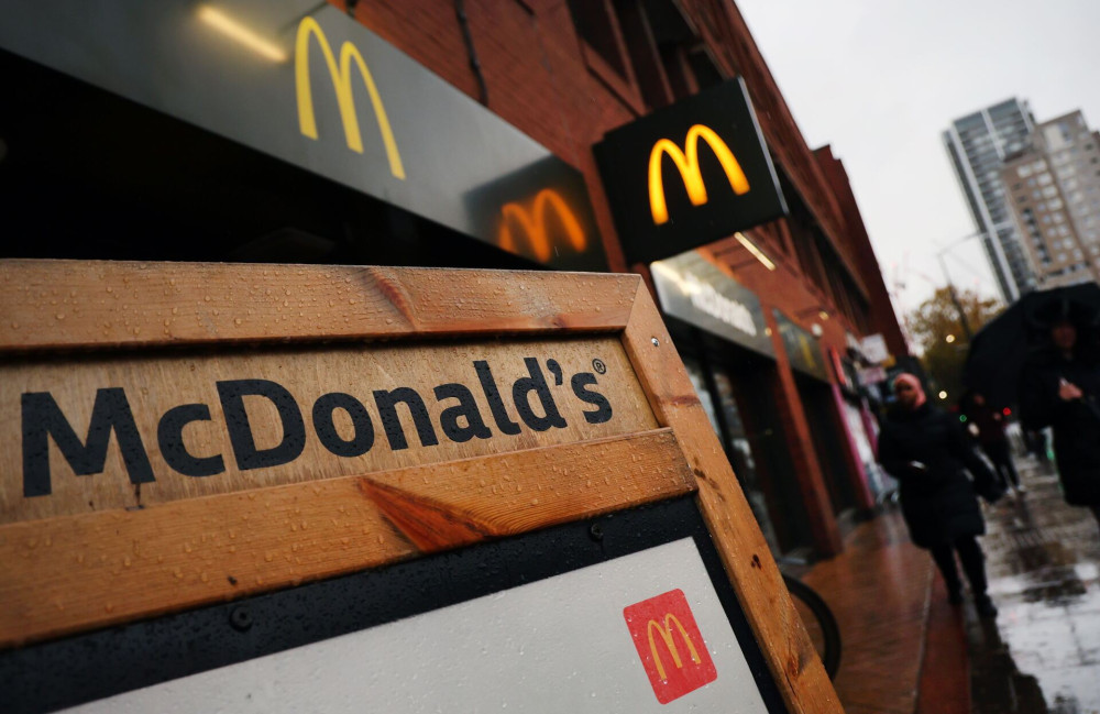 ΗΠΑ: τα κρεμμύδια των McDonald’s ευθύνονται για τον θάνατο ενός ανθρώπου και το κύμα μολύνσεων