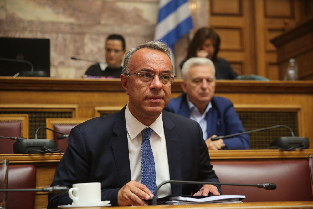 Επίσκεψη Σταϊκούρα στο εργοστάσιο του Βόλου όπου αναβαθμίζονται συρμοί του μετρό
