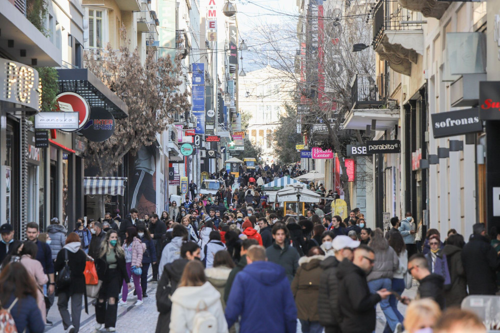 ΙΟΒΕ: Ανεβαίνει το οικονομικό κλίμα, βελτιώνεται η καταναλωτική εμπιστοσύνη