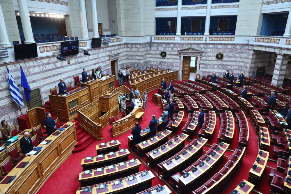 Βουλή: ενός λεπτού σιγή στη μνήμη της Βάσως Παπανδρέου - Συλλυπητήρια των ΚΟ