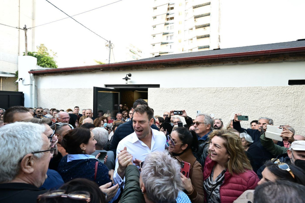 Ο Κασσελάκης ανακοίνωσε Ι.Χ. κόμμα – «Θα 'ναι σαν να μπαίνει η άνοιξη» τραγουδούν οι οπαδοί του