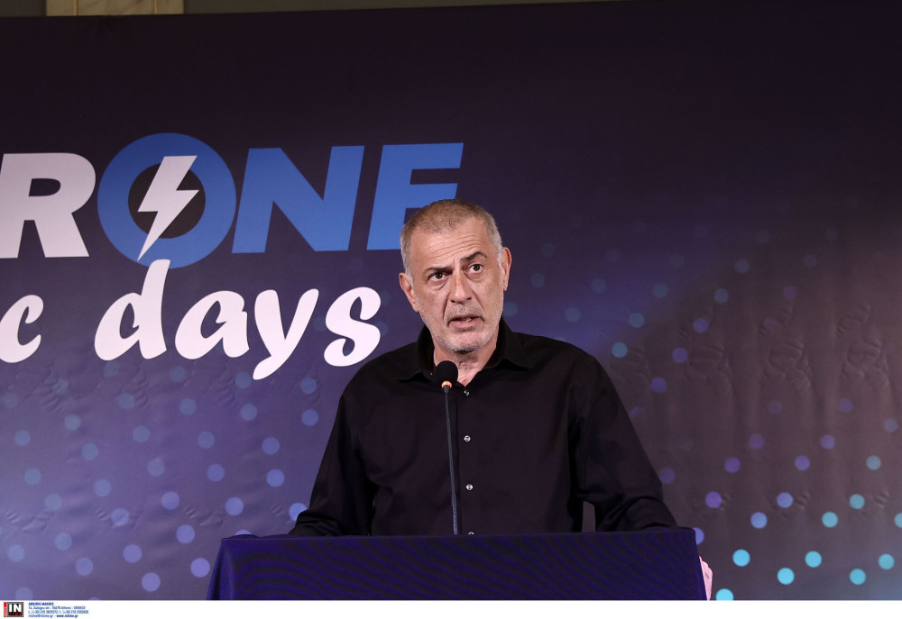 Πειραιάς: αυτοψία του Γιάννη Μώραλη στην ανάπλαση της παραλίας Βοτσαλάκια