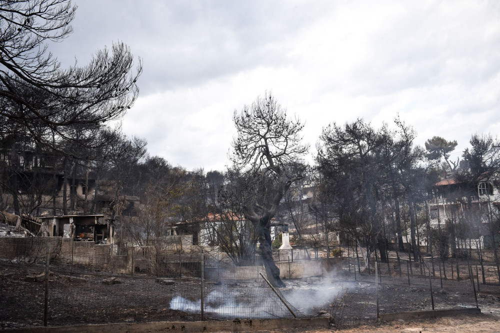 Η σιωπή για το Μάτι και η εργαλειοποίηση των Τεμπών: η υποκρισία της αντιπολίτευσης