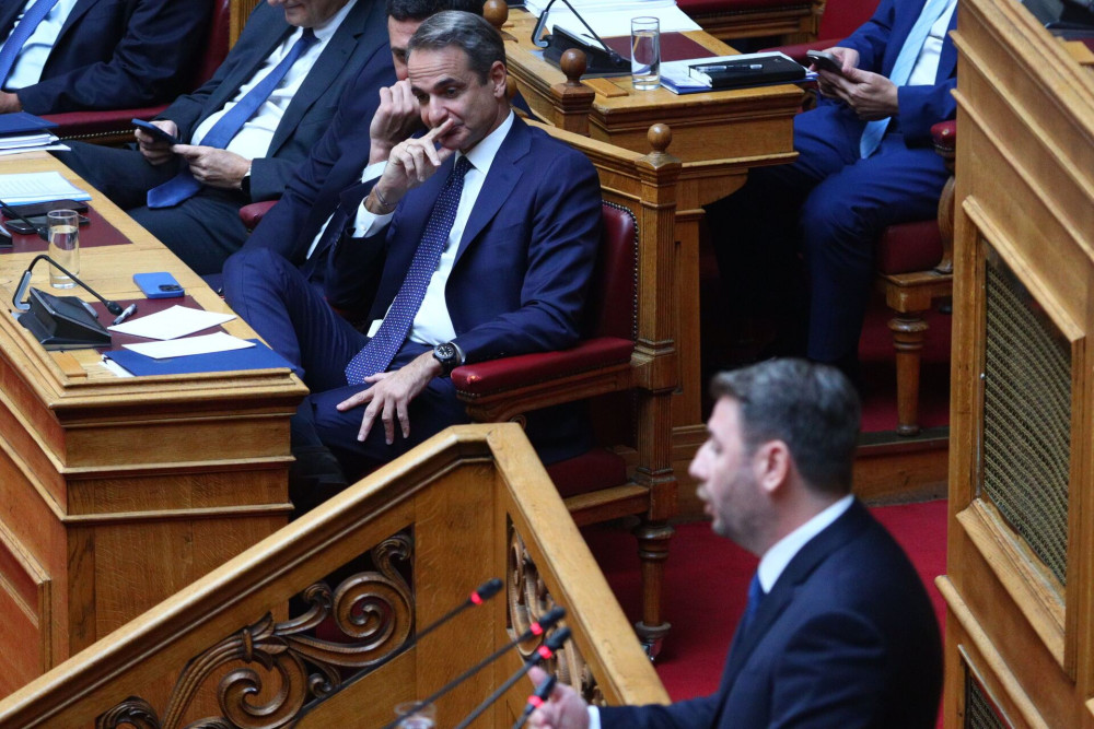 Οι γκάφες του ΠΑΣΟΚ, η εμμονή του Ανδρουλάκη και η κυριαρχία Μητσοτάκη