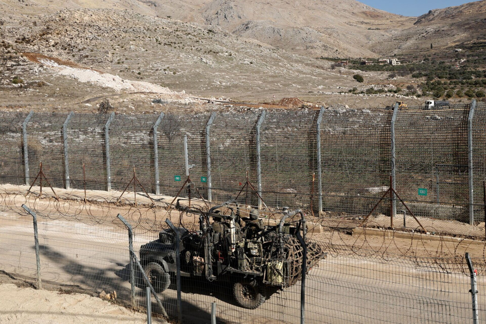 WSJ: Η Τουρκία συγκεντρώνει στρατεύματα στα σύνορα με τη Συρία