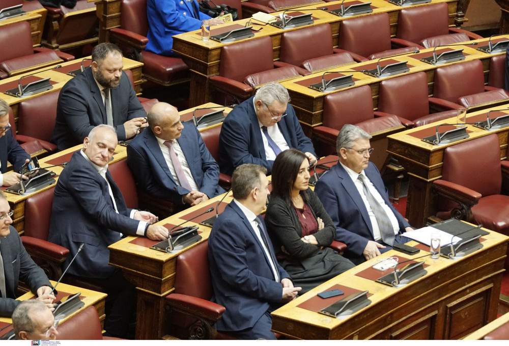 Το «υπερπατριωτικό ό,τι να 'ναι» καλά κρατεί