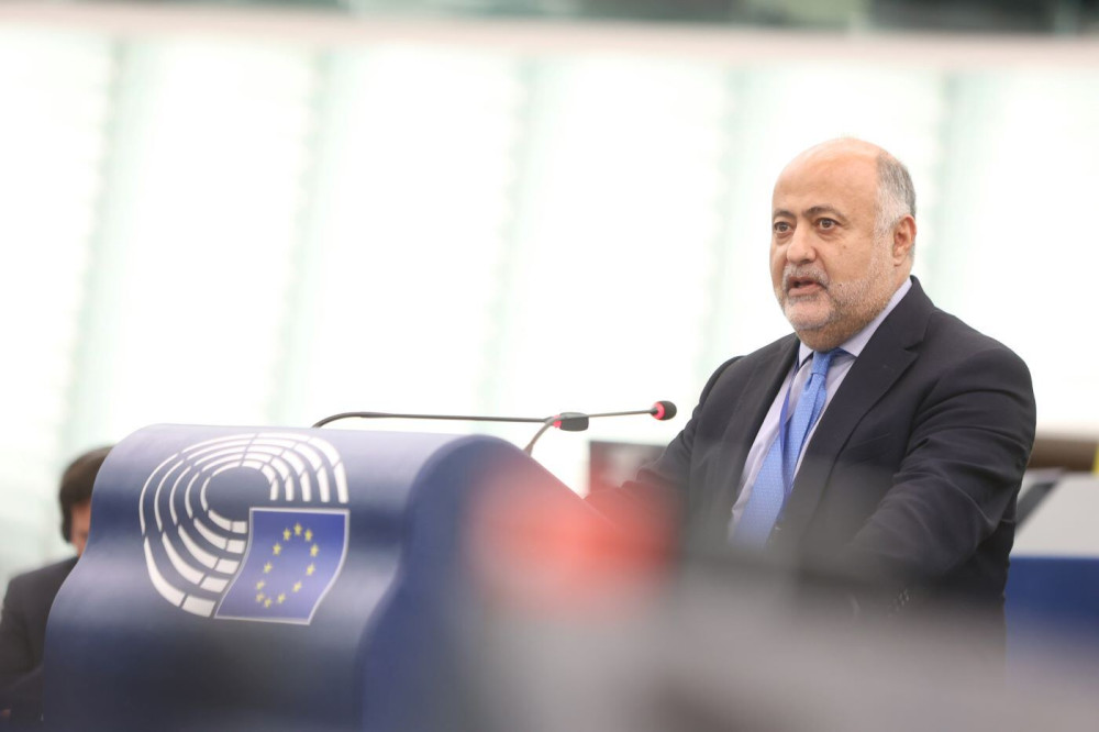 Δημήτρης Τσιόδρας προς Κομισιόν: ζητεί μέτρα για ψευδείς εκπτώσεις και κρυφές χρεώσεις από πλατφόρμες