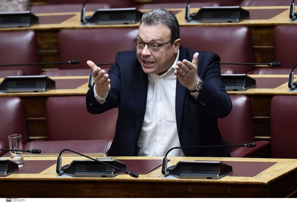 «Επανεκκίνηση» ΣΥΡΙΖΑ: γελάνε και τα τσιμέντα της Κουμουνδούρου με το «σχέδιο» Φάμελλου