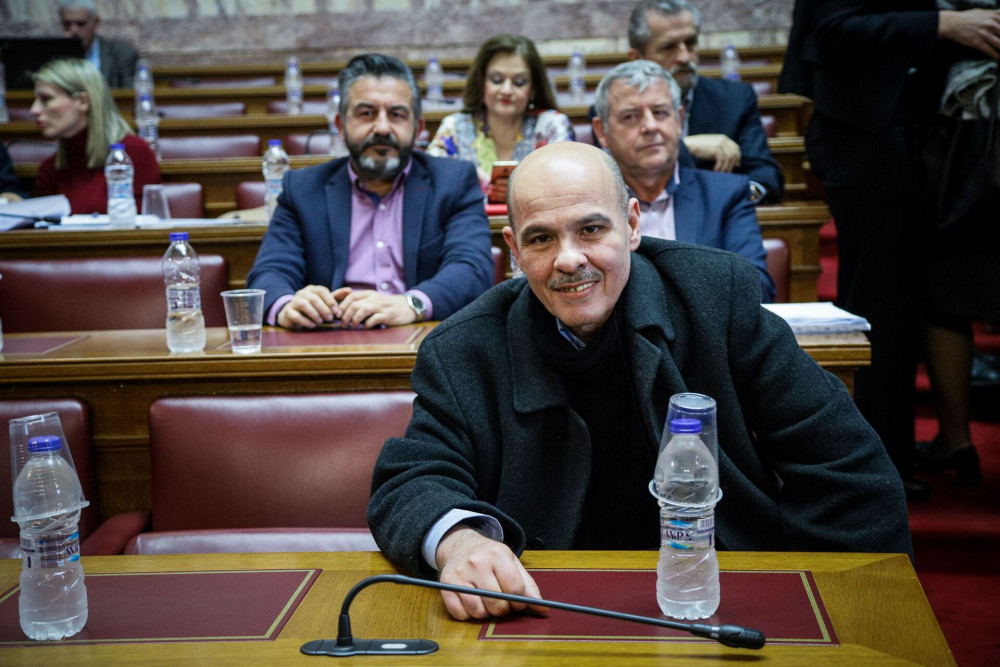 Στο ΠΑΣΟΚ ο απεργός πείνας με την τυρόπιτα