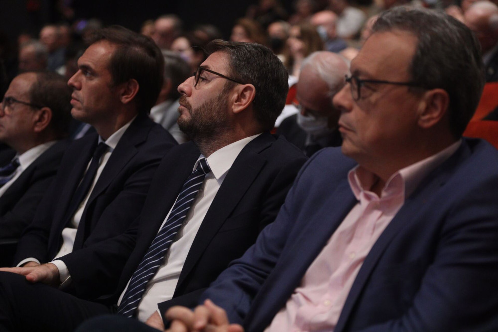 Στα άκρα και η κόντρα ΠΑΣΟΚ-ΣΥΡΙΖΑ: ο Κώστας Τσουκαλάς ζητά τη διαγραφή του Νίκου Παππά