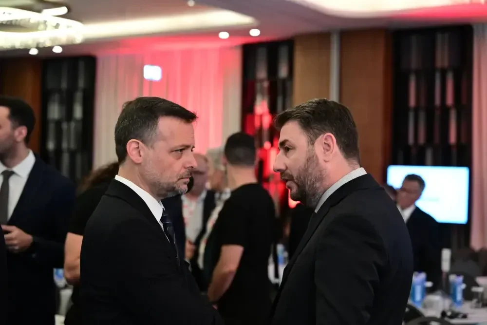 ΠΑΣΟΚ: Η πτώση στις δημοσκοπήσεις και η χαρά Δούκα