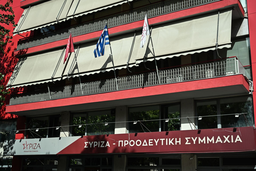 Kαταδικάζει ο ΣΥΡΙΖΑ την επίθεση στην πολυκατοικία του Μάξιμου Χαρακόπουλου