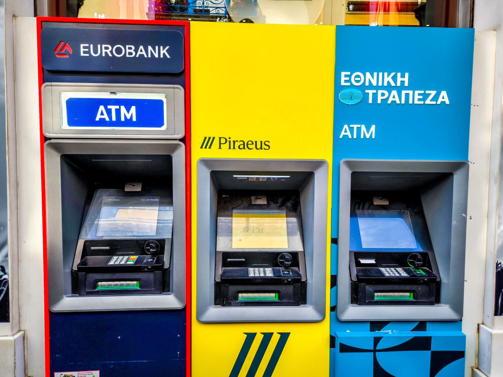 Ελληνική Ένωση Τραπεζών: Έκτακτη στήριξη και «πάγωμα» δόσεων για τις οικογένειες των θυμάτων των πυρκαγιών