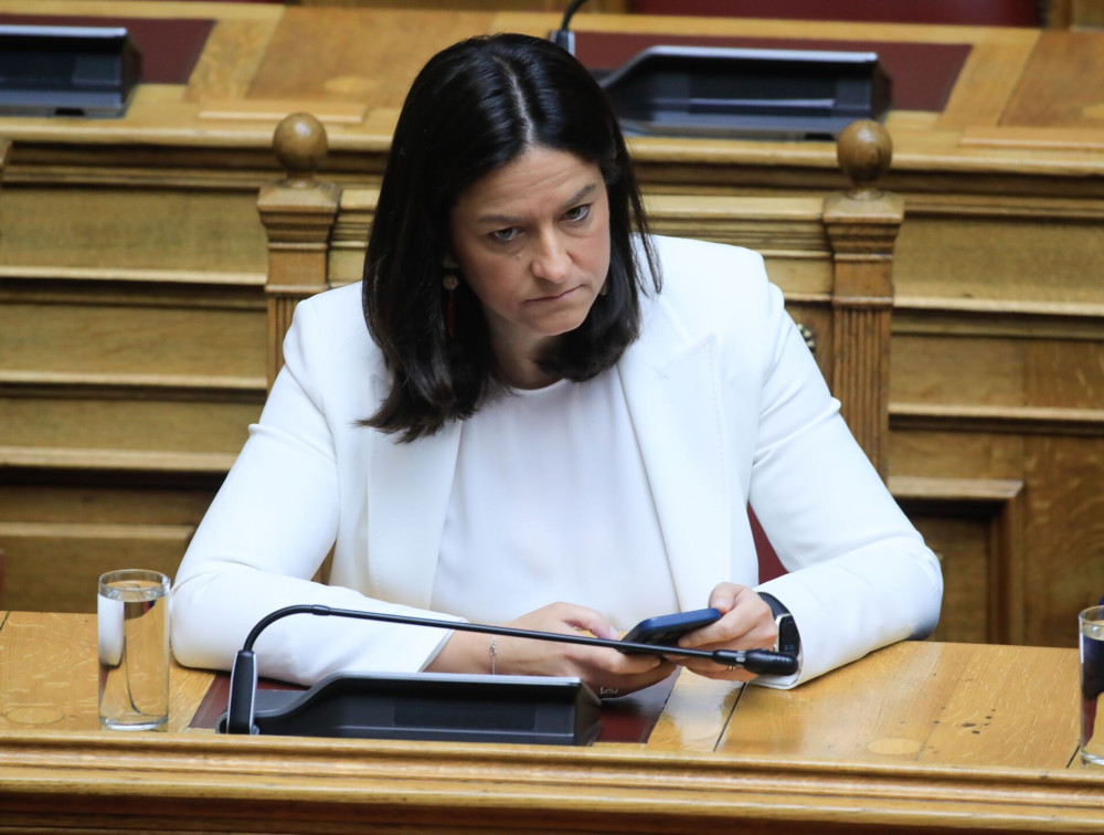 Κεραμέως για Τέμπη: «Στεκόμαστε με απόλυτο σεβασμό μπροστά στις οικογένειες των θυμάτων»