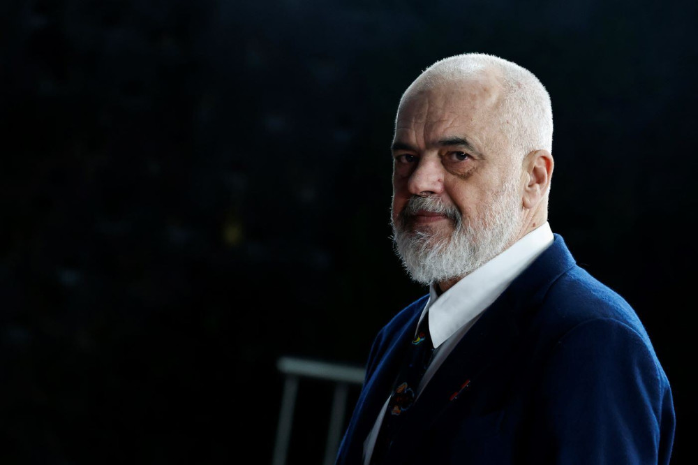 Επίθεση Έντι Ράμα σε Έλληνα δημοσιογράφο: Νομίζεις ότι είσαι απόγονος του Πλάτωνα και του Αριστοτέλη, αλλά δεν είσαι (video)