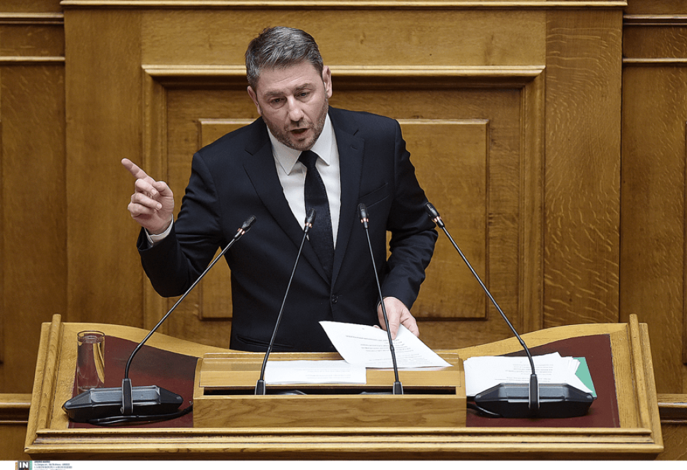 Ο αρχηγός της αξιωματικής αντιπολίτευσης υπονομεύει τη Δημοκρατία