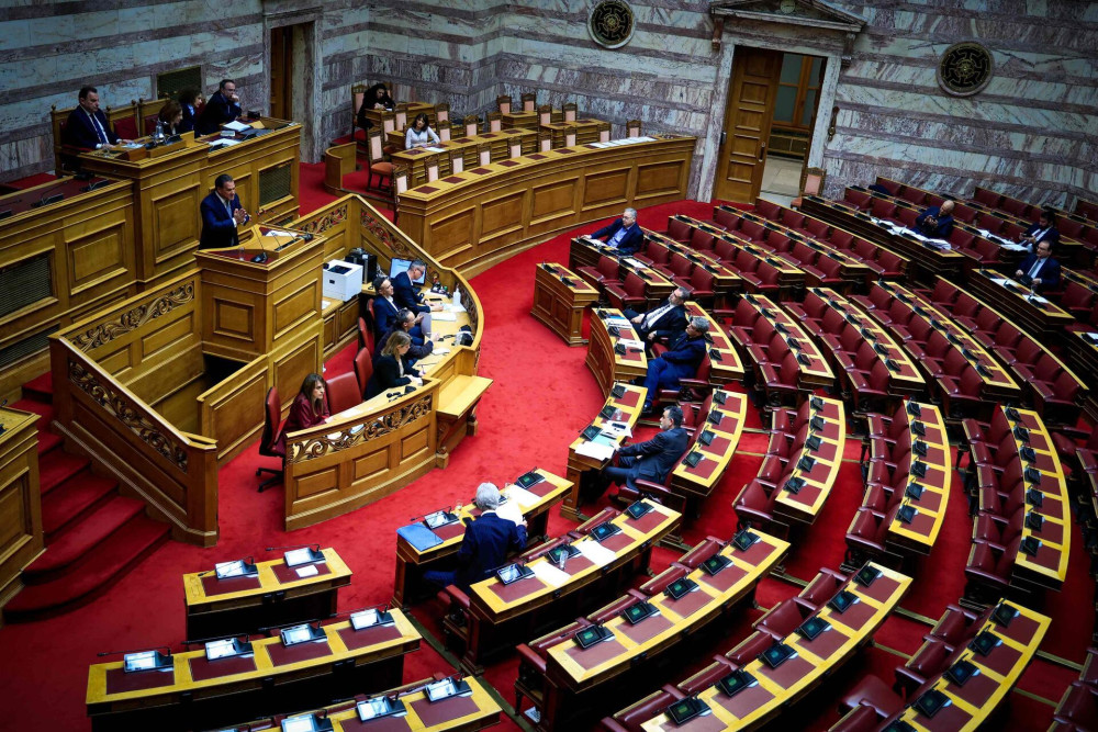 Βουλή: «Nαι» στη σύμβαση για τα Δημόσια Ωνάσεια Σχολεία από ΝΔ, ΠΑΣΟΚ και Πλεύση Ελευθερίας