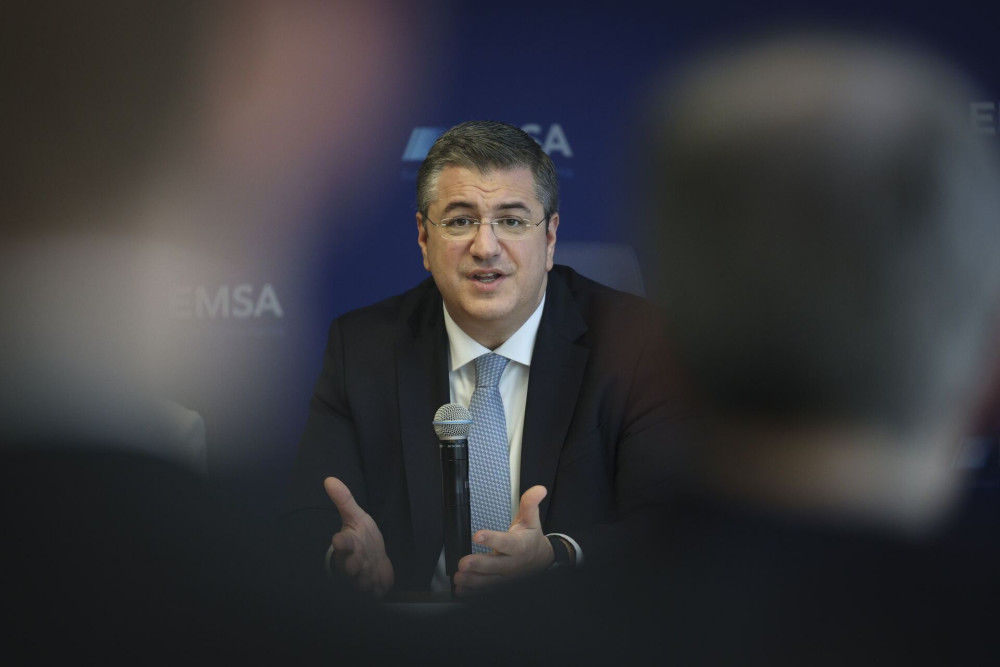 «Πληρωμένη» απάντηση Τζιτζικώστα στην προσπάθεια Κουντουρά να εκθέσει τη χώρα για τον ελληνικό σιδηρόδρομο