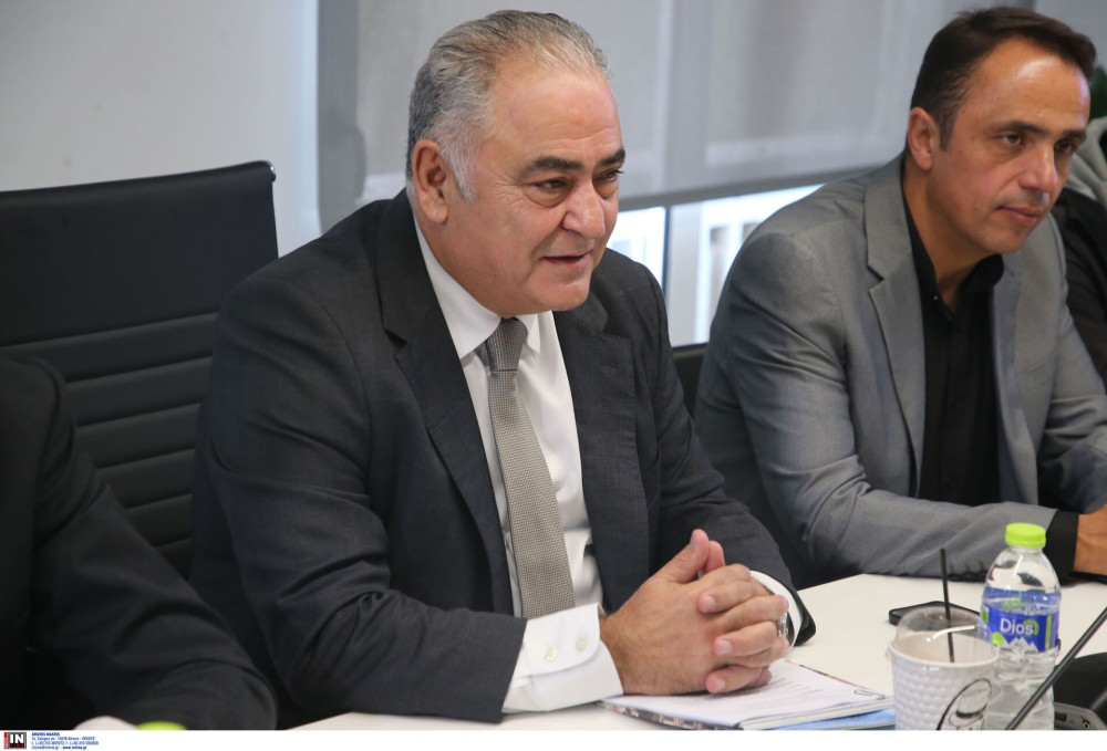 Προεκλογικός αγώνας με... δέντρα για τον Χατζηθεοδοσίου