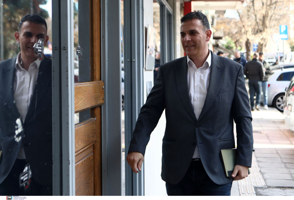 Σε πανικό ο Καραμέρος, τα βάζει με τον ΣΚΑΪ - Η πληρωμένη απάντηση από Οικονόμου (video)