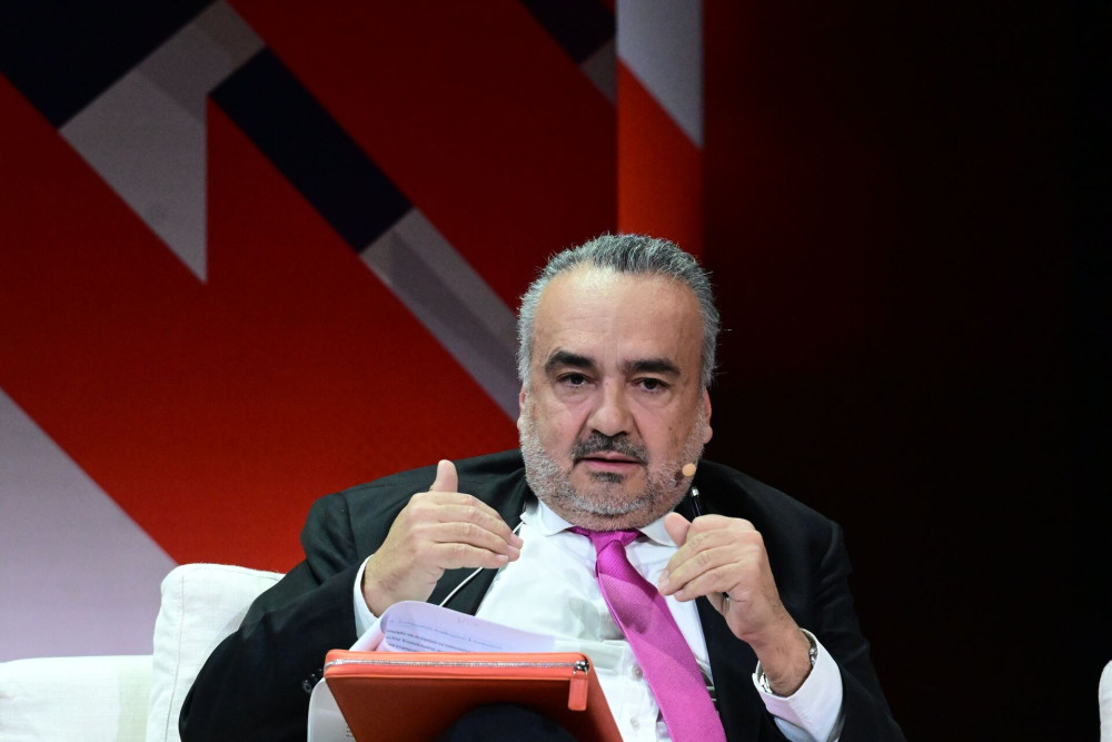 Ο Βερβεσός «ξέχασε» την έκθεση που παρήγγειλε για τα Τέμπη και κατέρριπτε τις θεωρίες συνωμοσίας