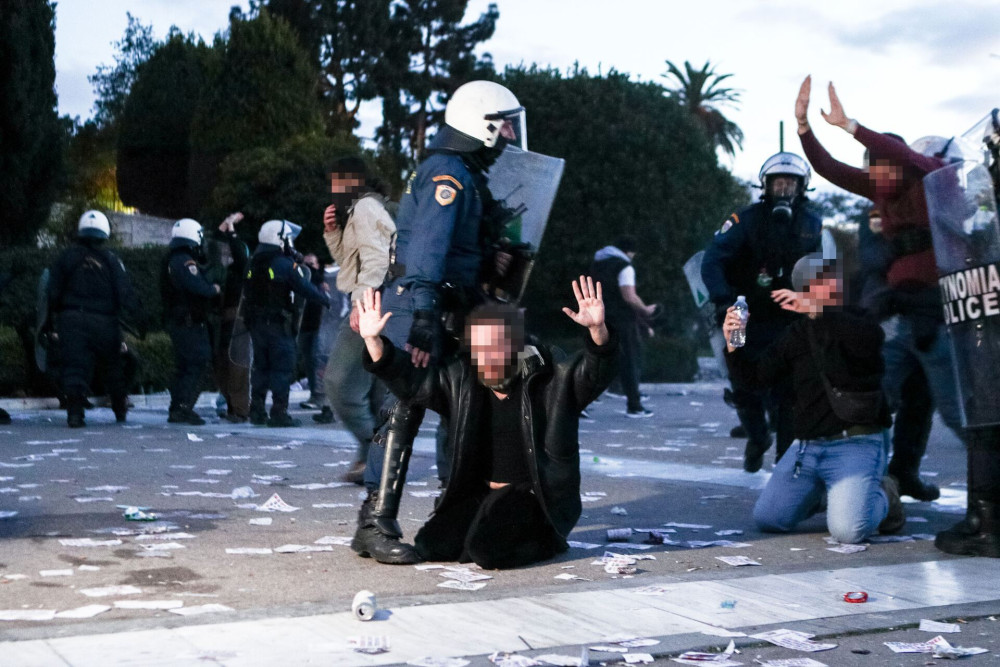 ΕΛ.ΑΣ.: Ψευδείς και συκοφαντικές οι αναρτήσεις για δήθεν σχέση αστυνομικών με κουκουλοφόρους