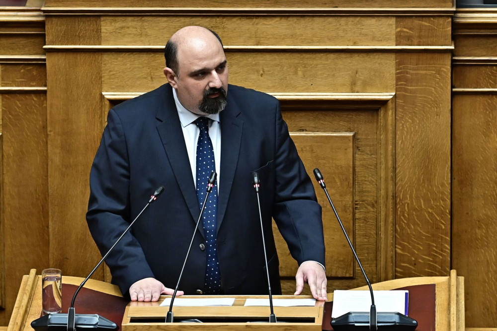 Τριαντόπουλος κατά Καρυστιανού: «Χυδαίο ψεύδος» η αναφορά της ότι παρομοίασα τις σορούς με κρέατα