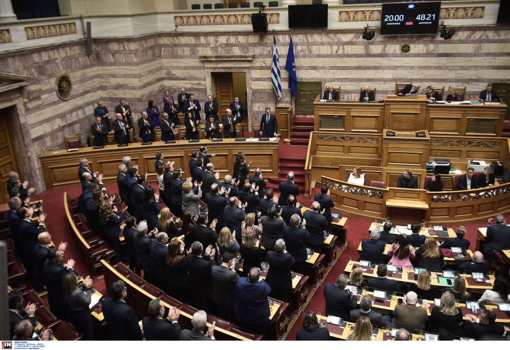 Πρωτόγνωρη στη Μεταπολίτευση η διαφορά της ΝΔ από την αντιπολίτευση κατά 12% -14%