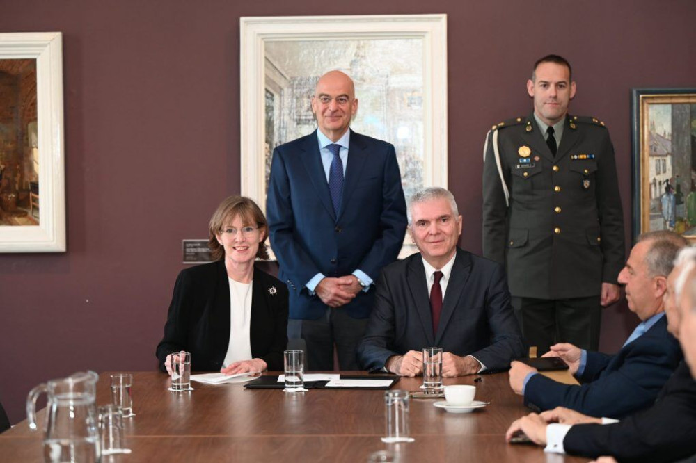 Επίσκεψη Νίκου Δένδια στο Λονδίνο - «Οι Ένοπλες Δυνάμεις μας τηρούν αυστηρά τις αρχές του ανθρωπιστικού δικαίου»  (video)