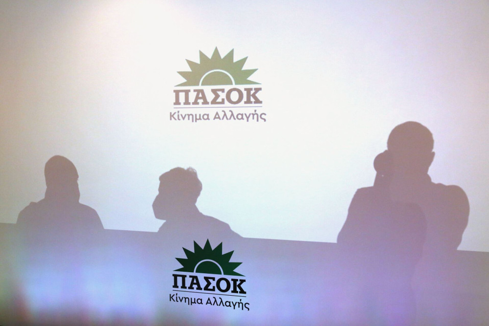 Μικροπολιτική ΠΑΣΟΚ με φόντο τις μεταφορές