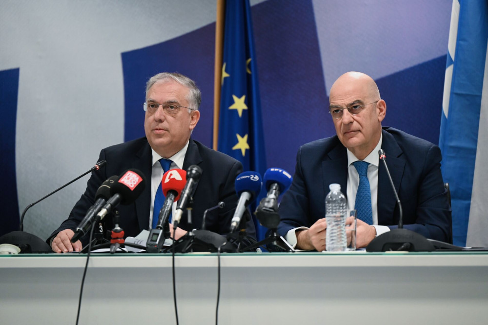 Πρόγραμμα «Θώραξ» για άμυνα και ασφάλεια: Υπεγράφη η σύμβαση από Δένδια και Θεοδωρικάκο