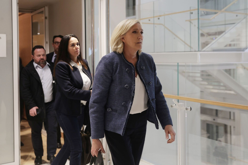 Γαλλία: δικαστικό μπλόκο στην υποψηφιότητα της Λεπέν στις εκλογές 2027