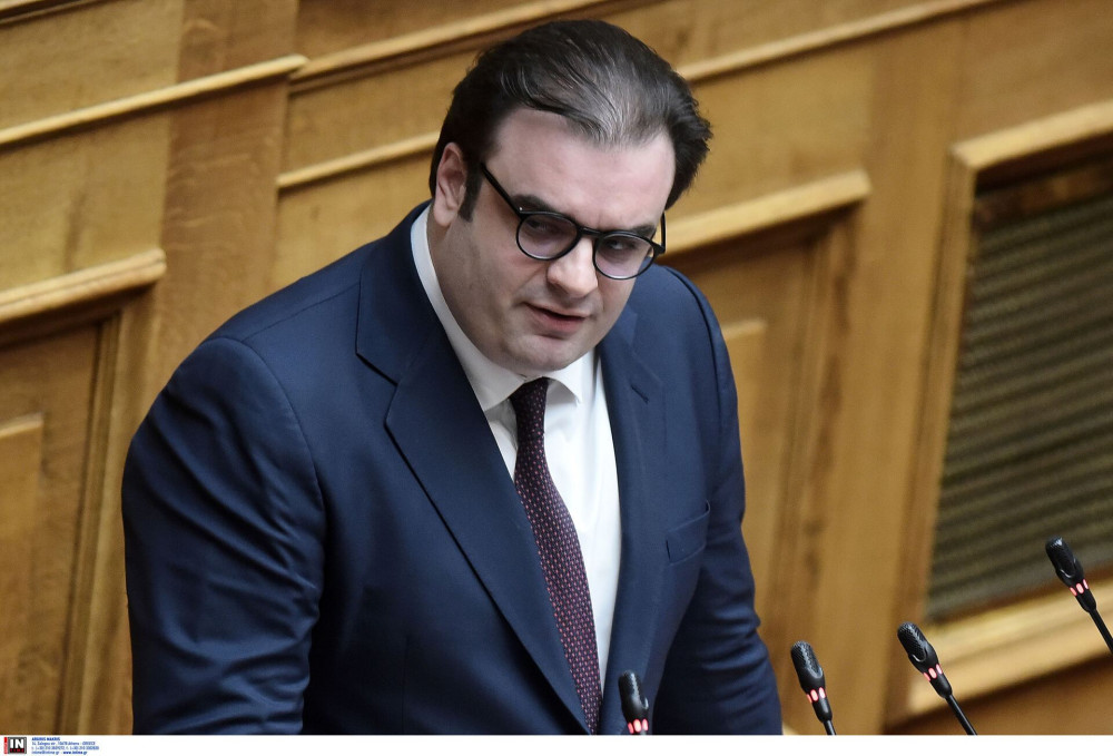 Ο Πιερρακάκης βάζει τέλος στην ταλαιπωρία των συνεπών φορολογούμενων με ρυθμισμένες δόσεις