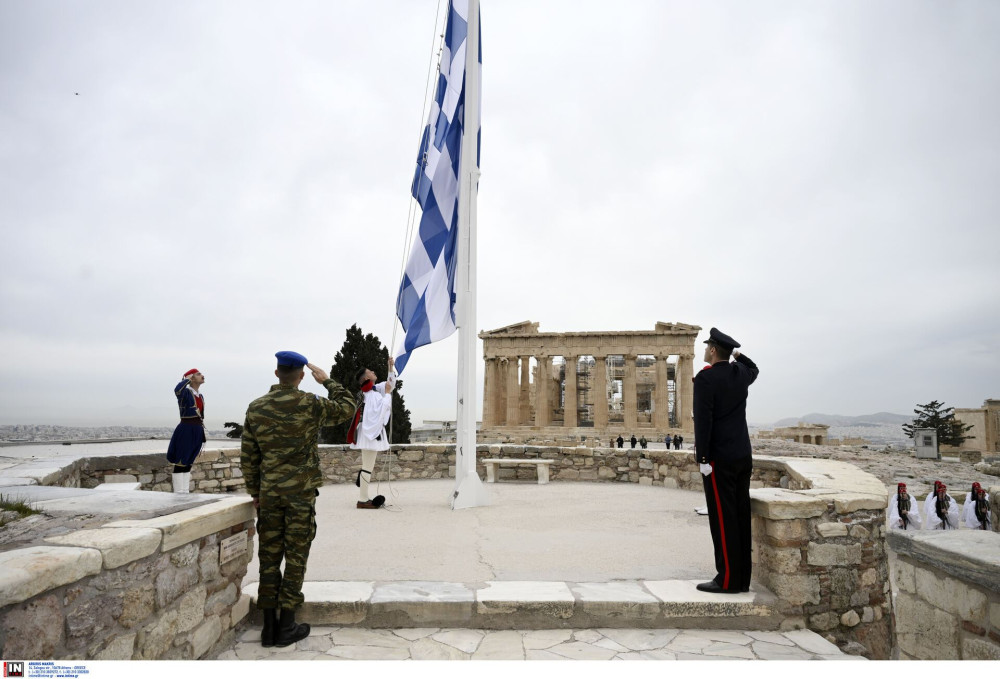 25η Μαρτίου: έπαρση της σημαίας στον Ιερό Βράχο της Ακρόπολης