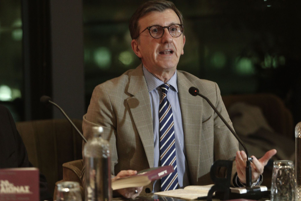 Πορτοσάλτε: Ο Αμερικανός υπουργός Εσωτερικών φέρνει στρατηγικές συμφωνίες στην Ελλάδα (video)