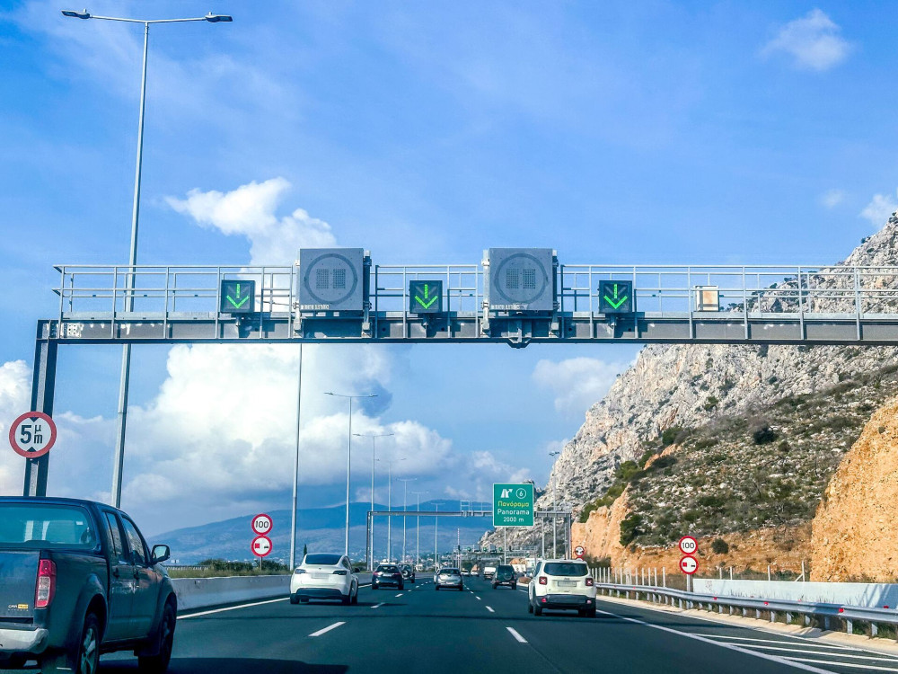 Τον Ιούλιο παραδίδεται το πρώτο και μεγαλύτερο τμήμα της Πατρών – Πύργου και τον Νοέμβριο το δεύτερο