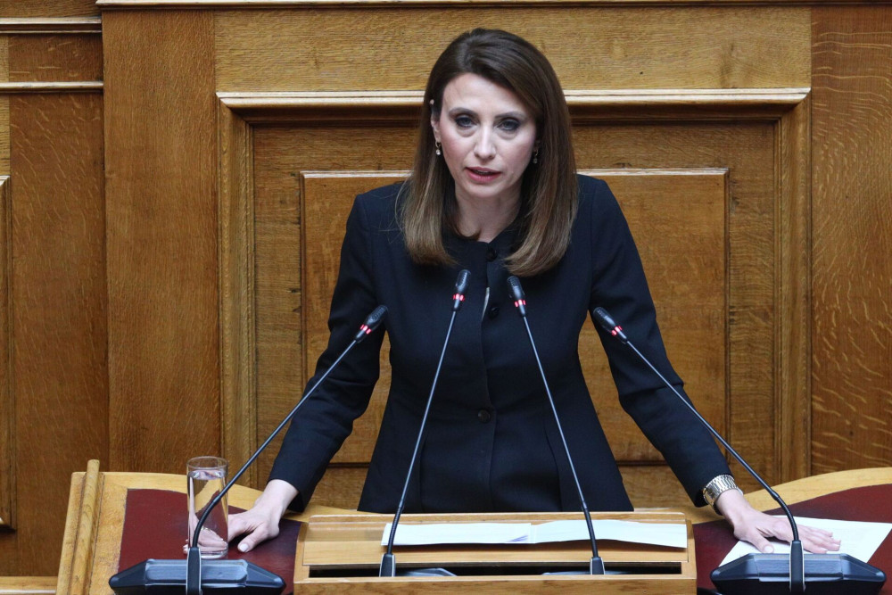Εκτός γραμμής ΣΥΡΙΖΑ ψήφισε στη Βουλή η Νίνα Κασιμάτη για μειονοτικό βουλευτή