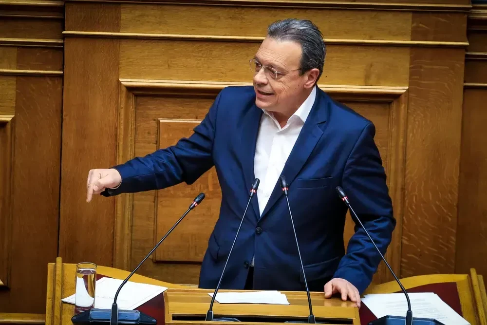 Φάμελλος κατά Κωνσταντοπούλου: κατηγορεί την πρώην συντρόφισσά του για σύμπραξη με την ακροδεξιά