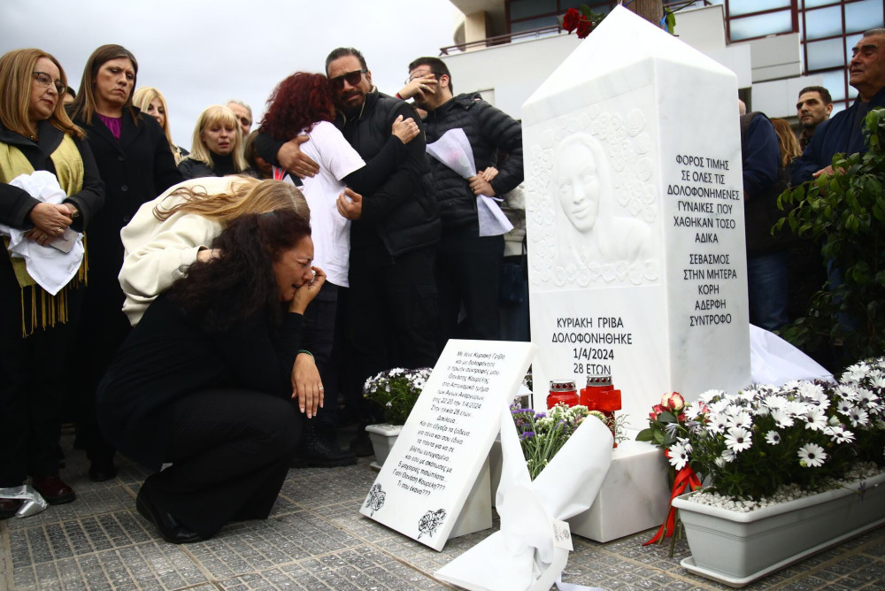 Κυριακή Γρίβα: Συγκλόνισαν οι γονείς της στα αποκαλυπτήρια του μνημείου της
