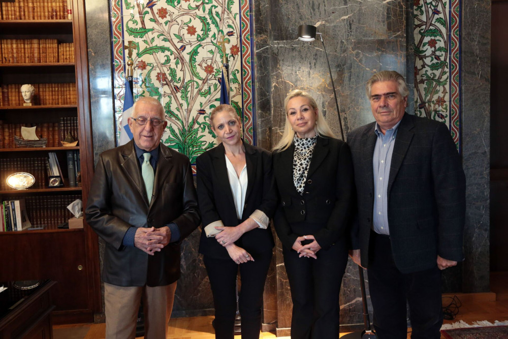 Συνάντηση Κακλαμάνη με μέλη του συλλόγου θυμάτων της φονικής πυρκαγιάς στο Μάτι