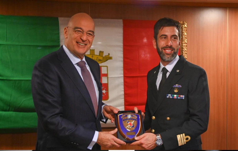 Νίκος Δένδιας: επισκέφθηκε τη φρεγάτα Carlo Margottini στον Πειραιά (photos)