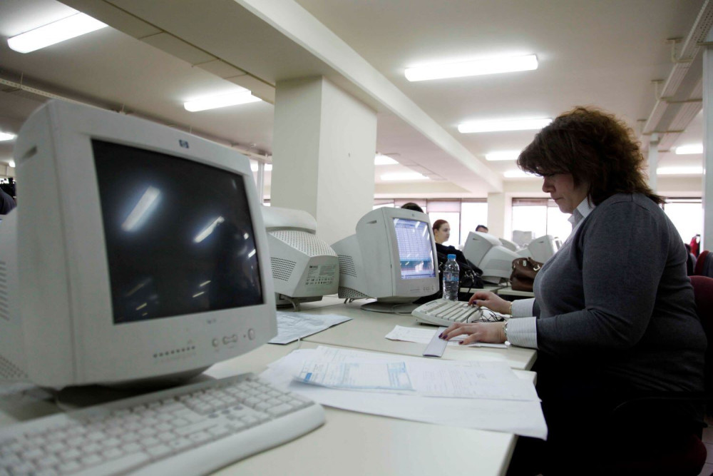 Πορτοσάλτε: 2 στους 3 δημόσιους υπαλλήλους λέει «σώστε μας απ' το τεμπελαριό» (video)