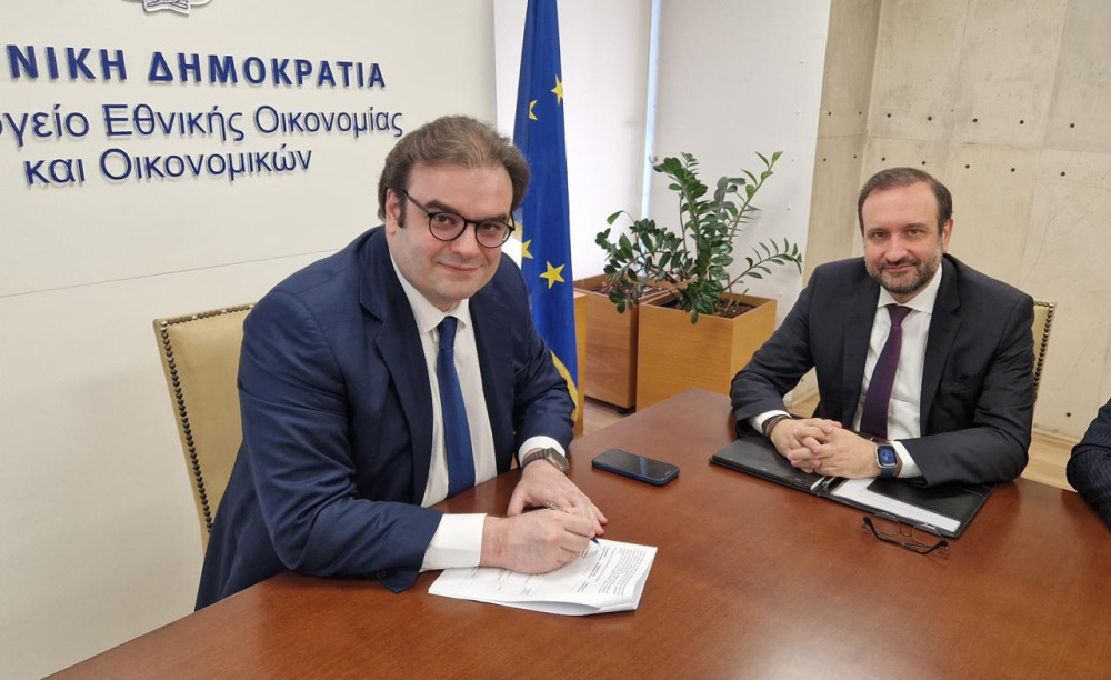 Υπεγράφη η ΚΥΑ για την ασθένεια του λογιστή - Συνάντηση Πιερρακάκη με ΟΕΕ