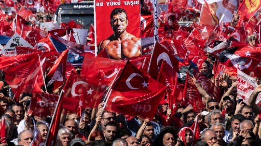 Τουρκία: μαζικές διαδηλώσεις υπέρ του Ιμάμογλου (video)
