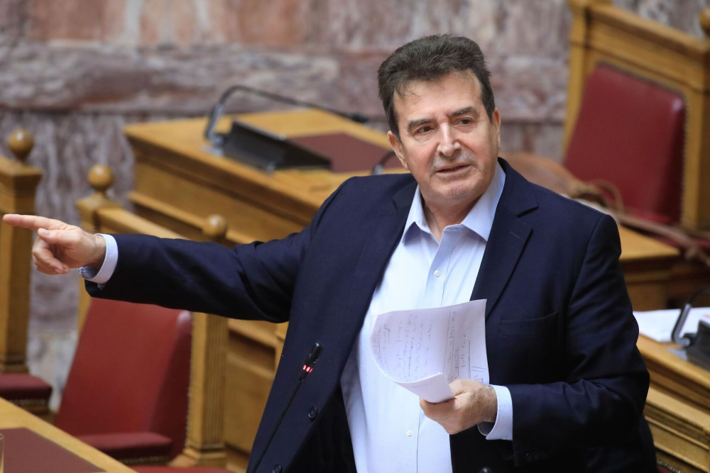 Ηλεκτρικά πατίνια τέλος για ανηλίκους: έρχεται «κόφτης» ταχύτητας, ασφάλιση και αριθμός αναγνώρισης (video)