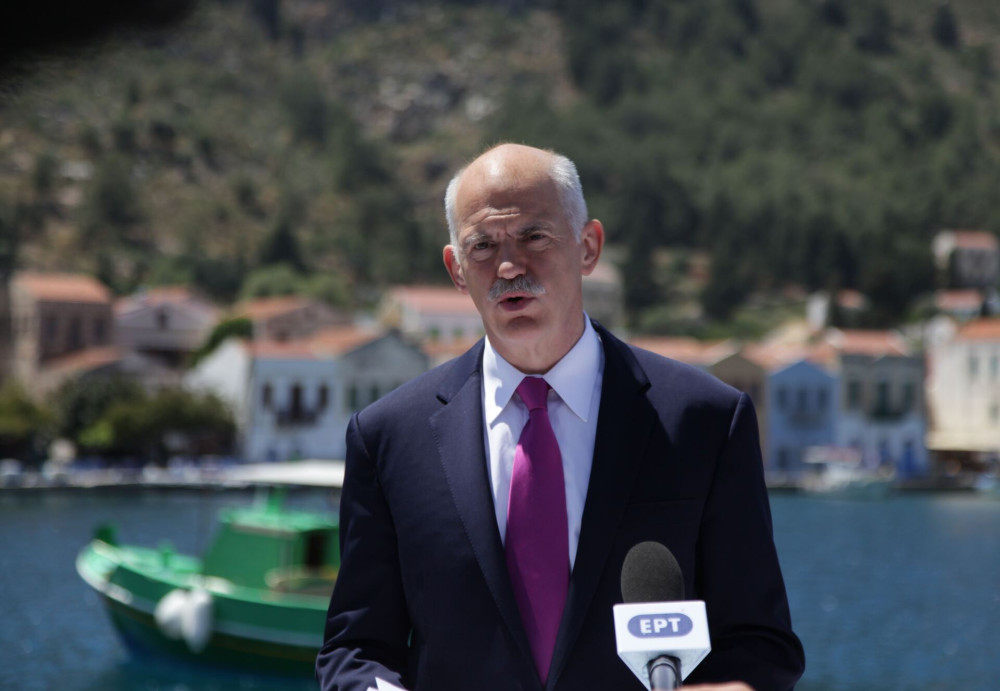 Σαν σήμερα ο Γιώργος Παπανδρέου αναγγέλλει την είσοδο της Ελλάδας στο ΔΝΤ και στο μνημόνιο (video)