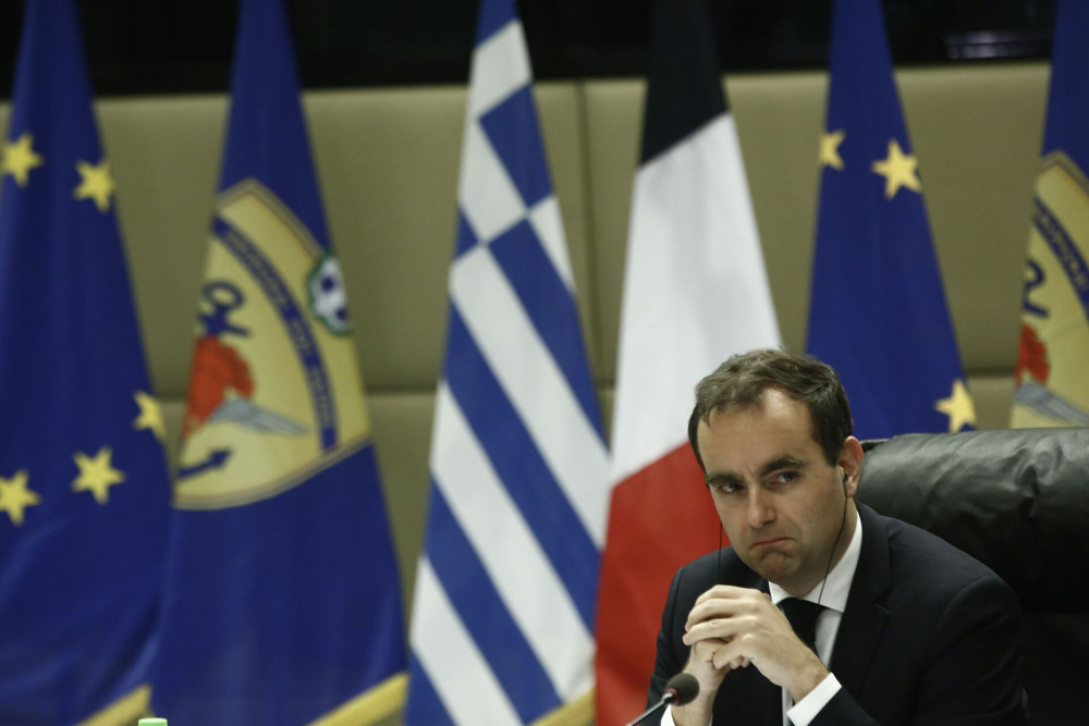 Τι κομίζει ο Γάλλος Lecornu στην Αθήνα και η επίδειξη δύναμης από τον Τσακαλώτο