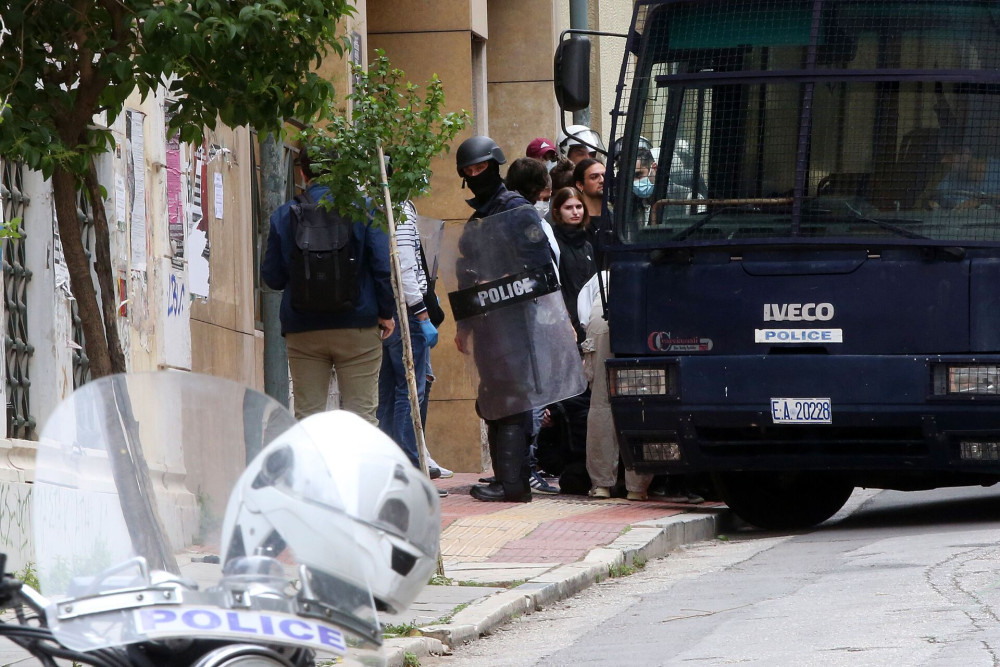Νομική: Οι κουκούλες έπεσαν, οι γνωστοί ξαναγνωρίστηκαν