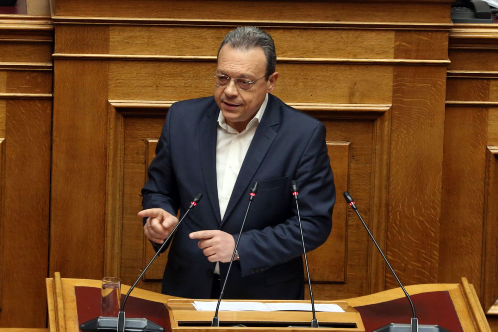 Φάμελλος: με fake news εναντίον των μόνιμων μέτρων στήριξης - αμφισβητεί τη θετική πορεία της οικονομίας
